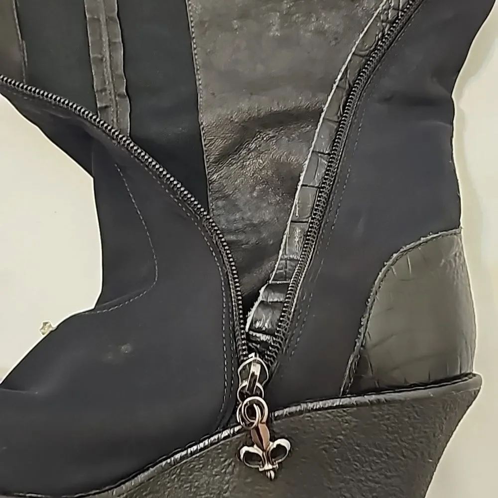 Donald Pliner Trike Tall Wedge Boots Size 8.5 Side Zip Black